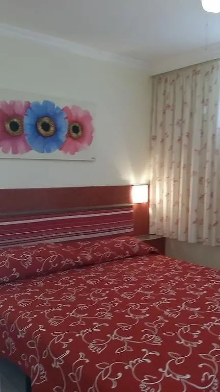 El Beril And Altamira Apartments 아데제