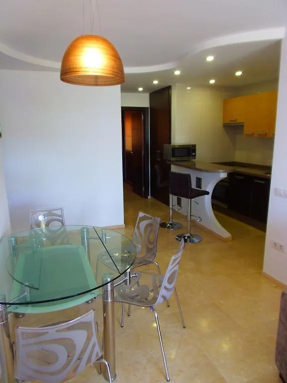 El Beril And Altamira Apartments 아데제