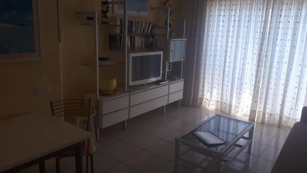 El Beril And Altamira Apartments 아데제