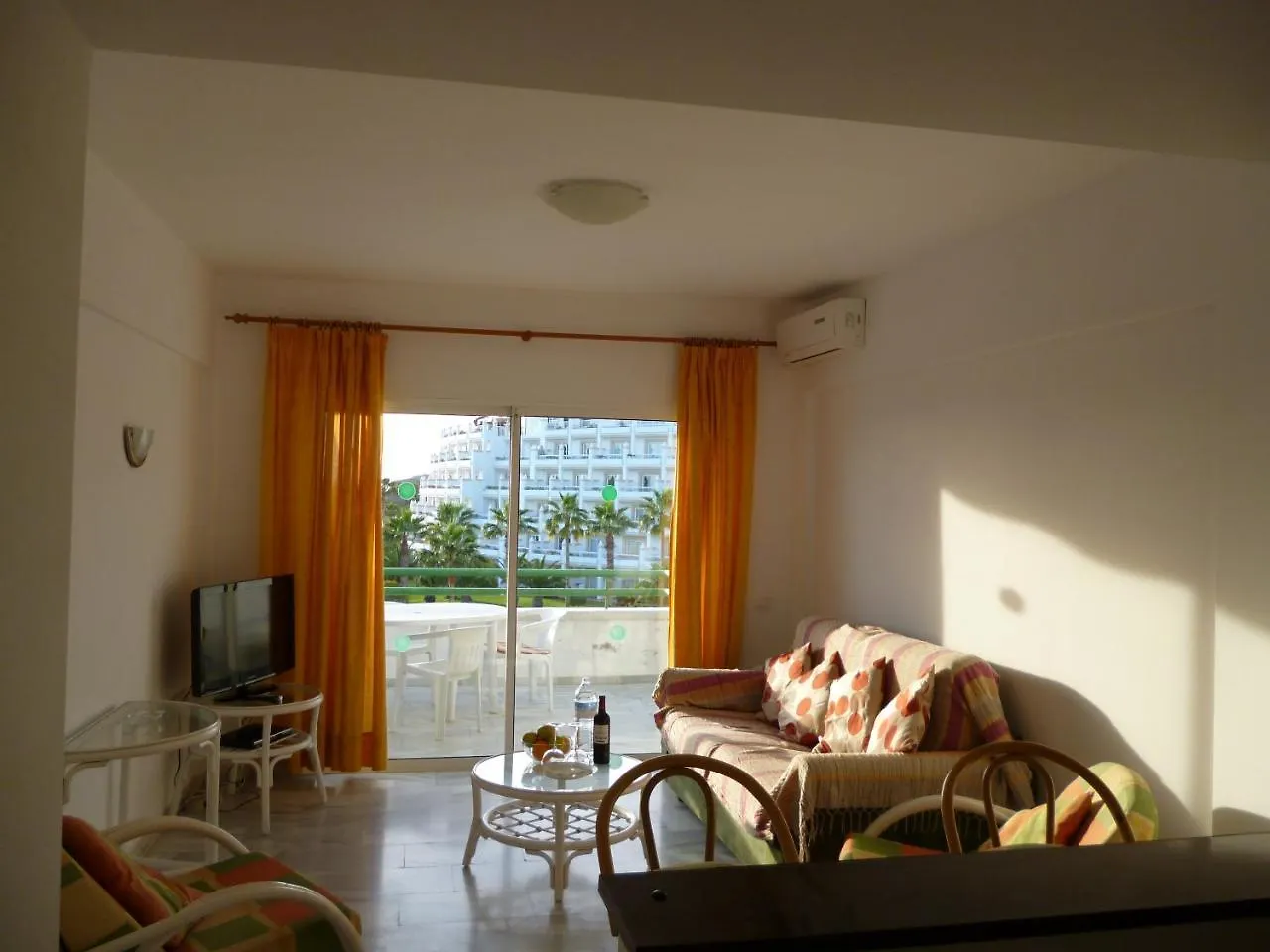 El Beril And Altamira Apartments 아데제