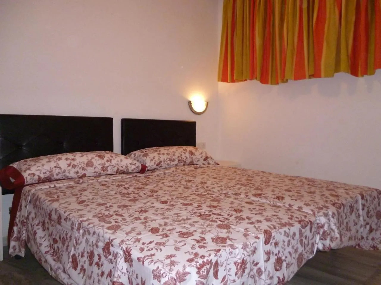 El Beril And Altamira Apartments 아데제