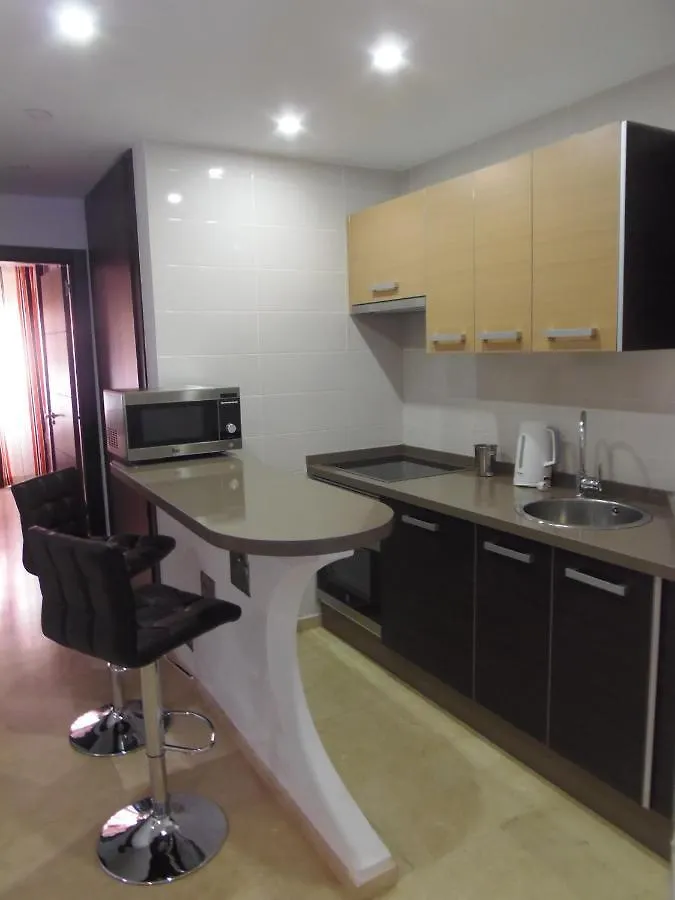 El Beril And Altamira Apartments 아데제